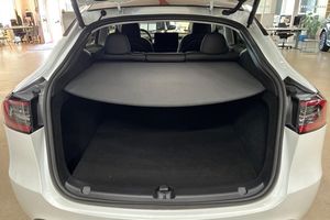 Tesla Model Y bild 16
