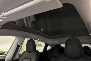 Tesla Model Y bild 18