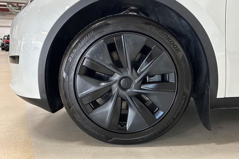 Tesla Model Y bild 17