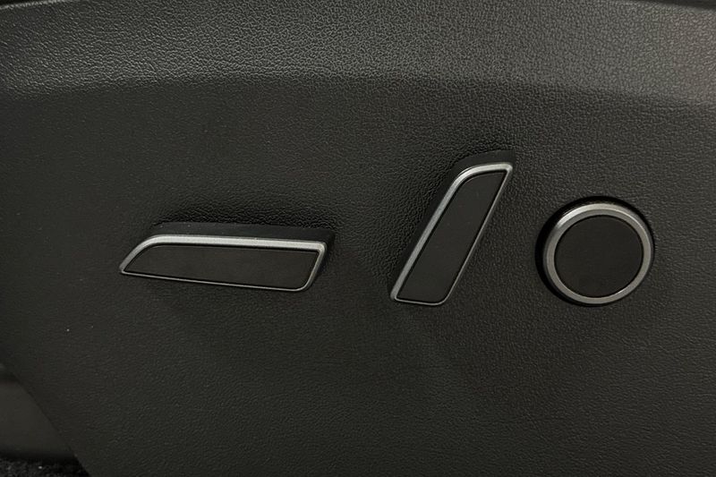 Tesla Model Y bild 32