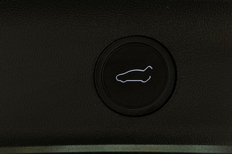 Tesla Model Y bild 33