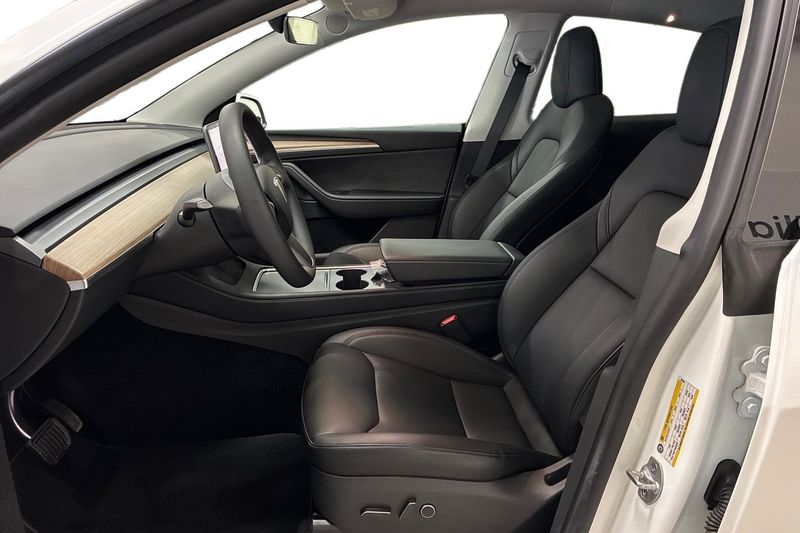 Tesla Model Y bild 11