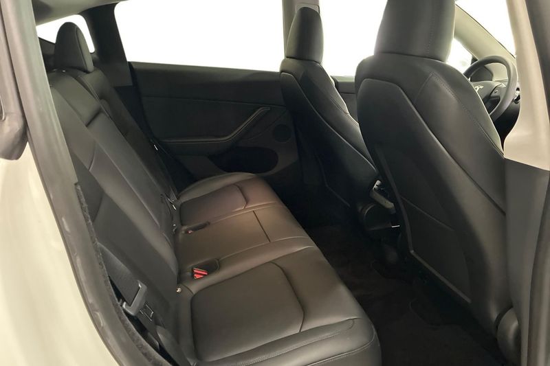 Tesla Model Y bild 14
