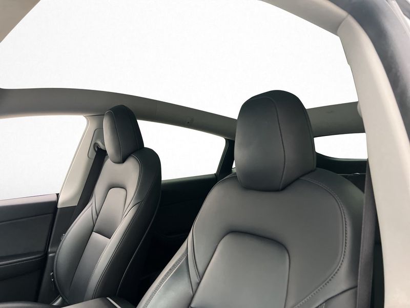 Tesla Model Y bild 17