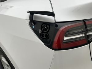 Tesla Model Y bild 32
