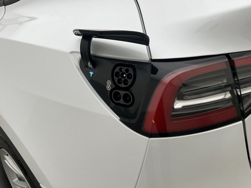 Tesla Model Y bild 32