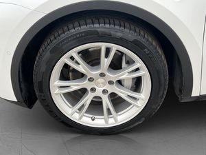 Tesla Model Y bild 33