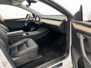 Tesla Model Y bild 15