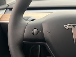 Tesla Model Y bild 18