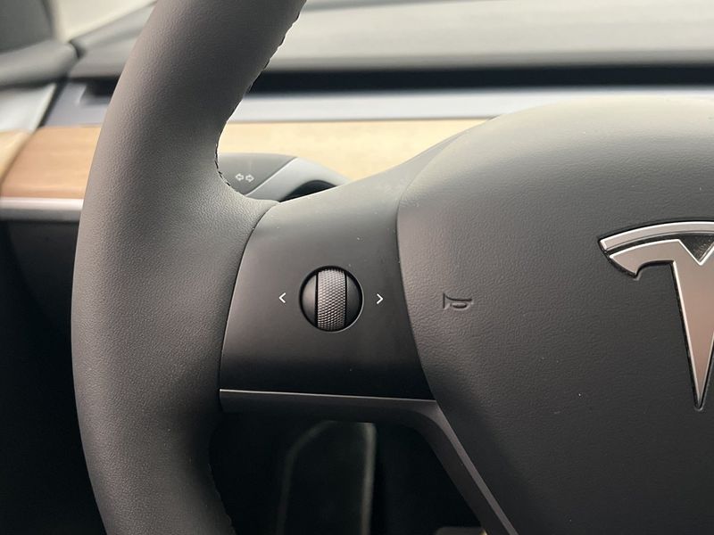 Tesla Model Y bild 18