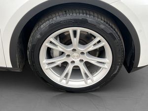 Tesla Model Y bild 36