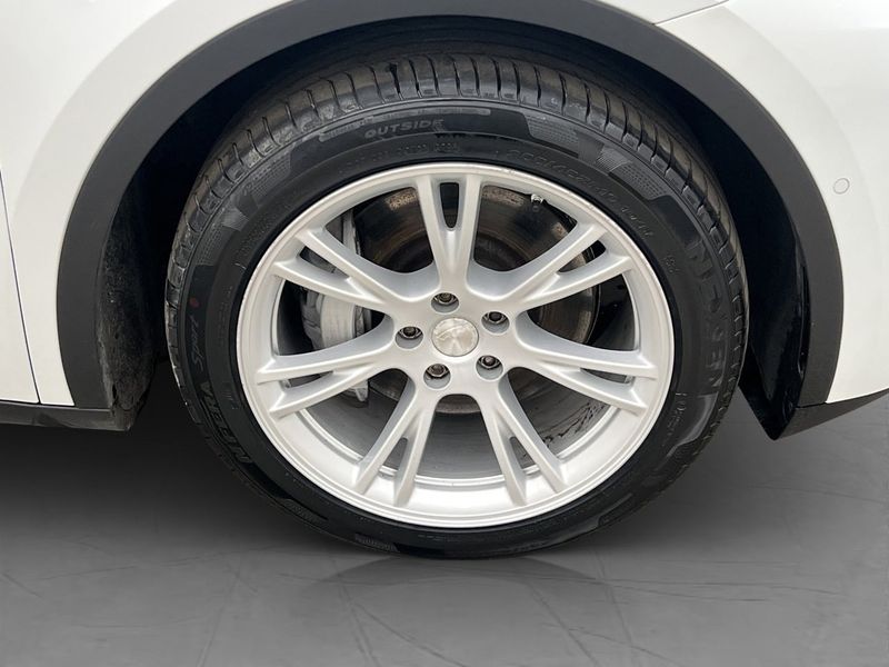 Tesla Model Y bild 36
