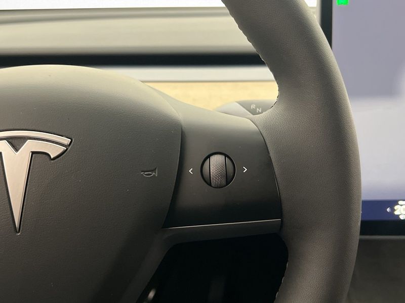Tesla Model Y bild 19