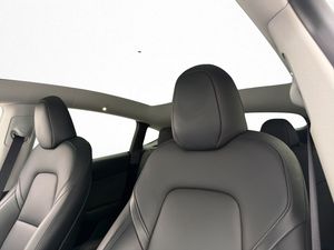 Tesla Model Y bild 17
