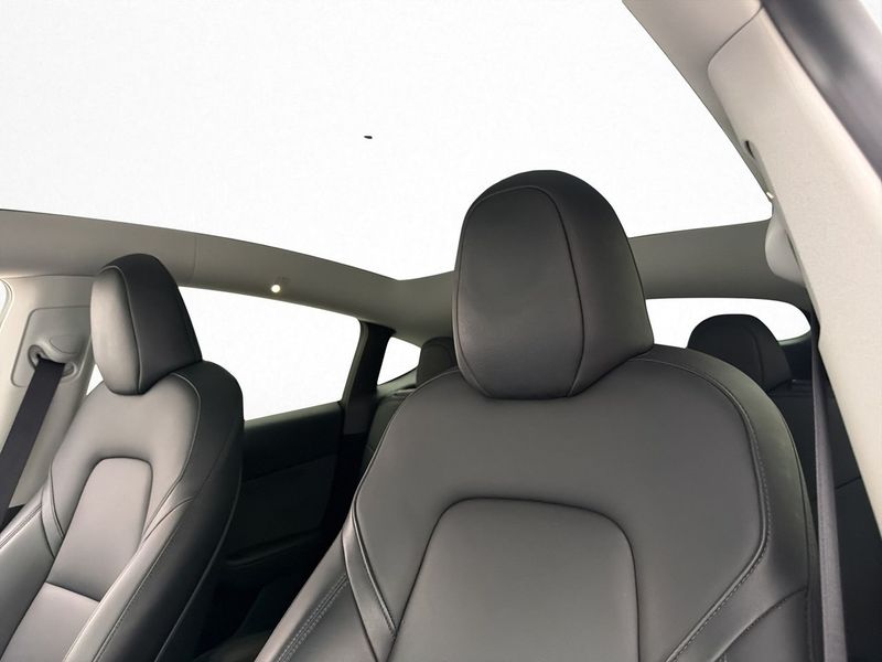 Tesla Model Y bild 17