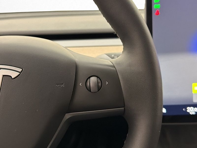 Tesla Model Y bild 19