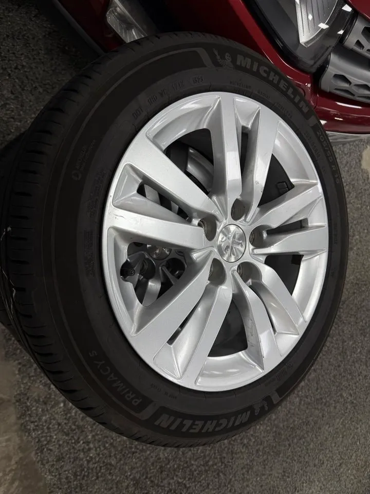 Vehicle image 18