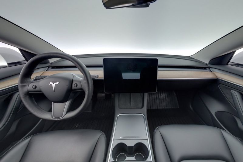 Tesla Model 3 bild 13
