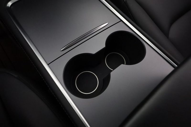 Tesla Model 3 bild 23