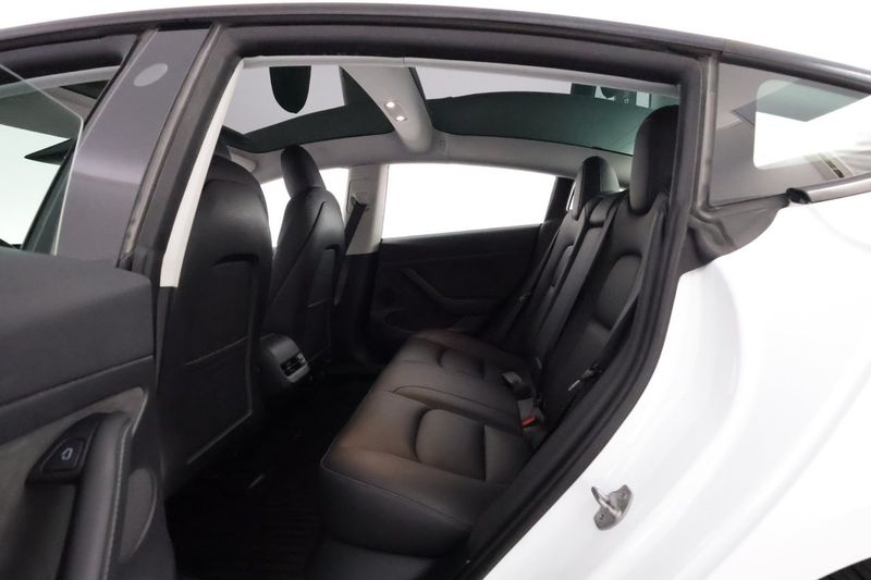 Tesla Model 3 bild 12