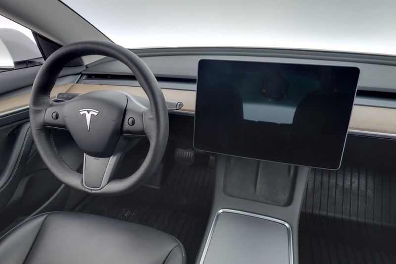 Tesla Model 3 bild 15