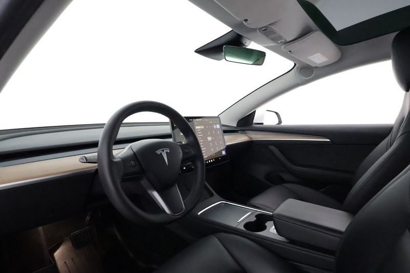 Tesla Model 3 bild 11