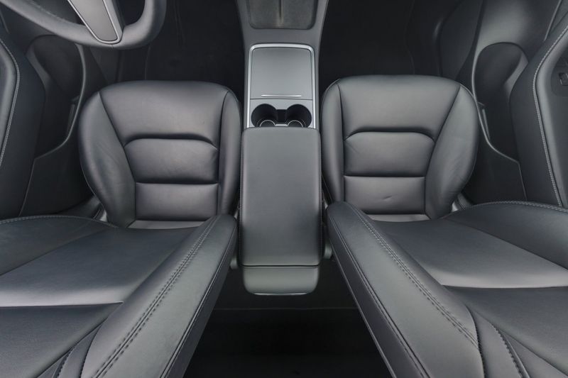 Tesla Model 3 bild 14