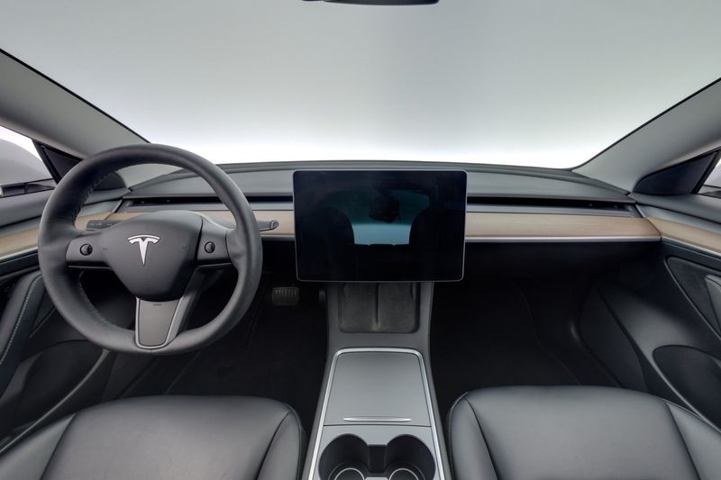 Tesla Model 3 bild 13