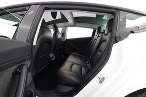 Tesla Model 3 bild 12