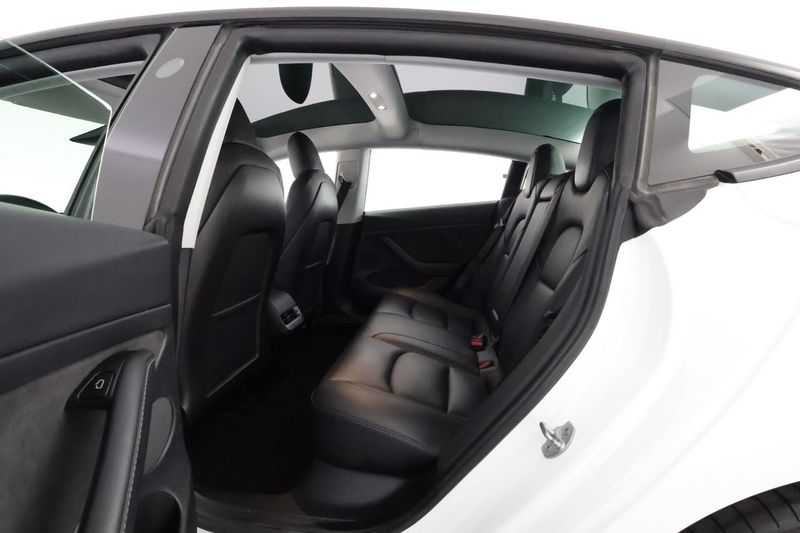 Tesla Model 3 bild 12