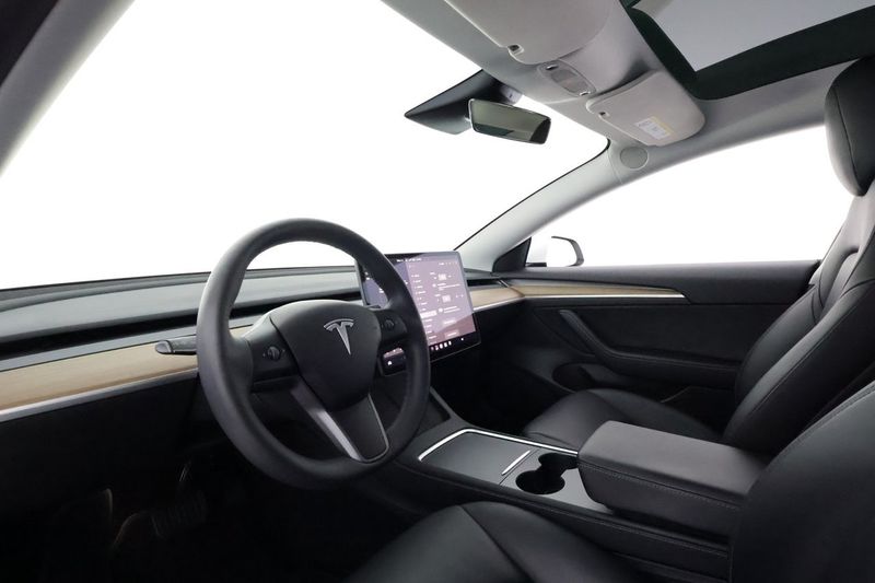 Tesla Model 3 bild 11