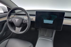 Tesla Model 3 bild 15
