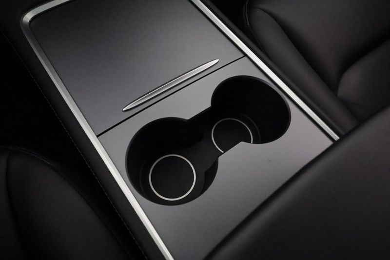 Tesla Model 3 bild 22