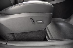 Tesla Model Y bild 15