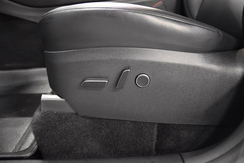 Tesla Model Y bild 16