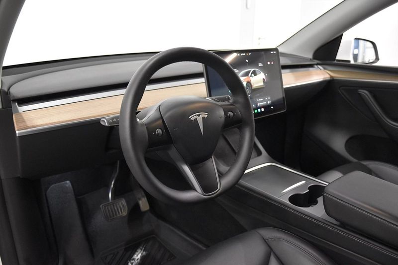 Tesla Model Y bild 9
