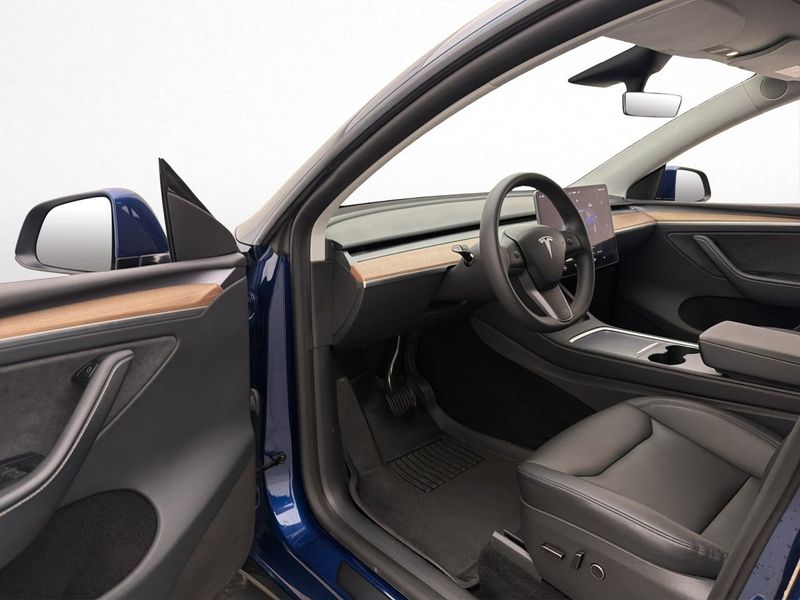 Tesla Model Y bild 9
