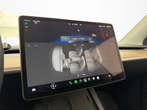 Tesla Model Y bild 18