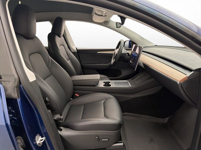 Tesla Model Y bild 25