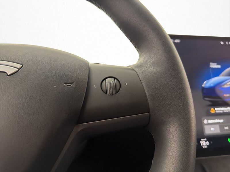 Tesla Model Y bild 15