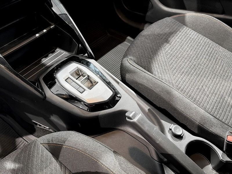 Peugeot 208 bild 12