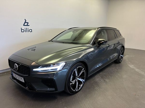 Volvo V60 T8 Plus Dark / Panoramatak / Keyless / 360 Kamera / Harman/Kardon / - 2026