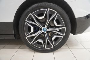 BMW iX bild 7