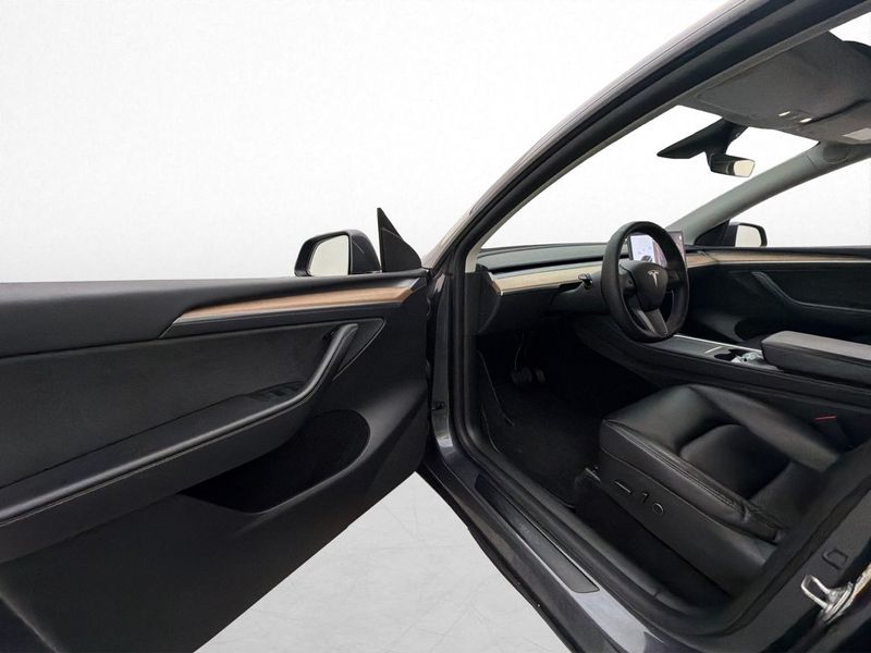 Tesla Model Y bild 11