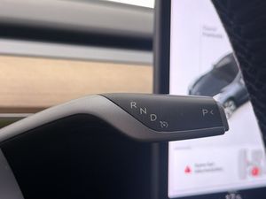 Tesla Model Y bild 17