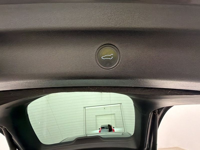 Tesla Model Y bild 30