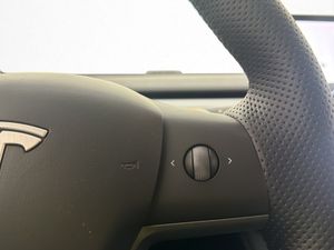 Tesla Model Y bild 16