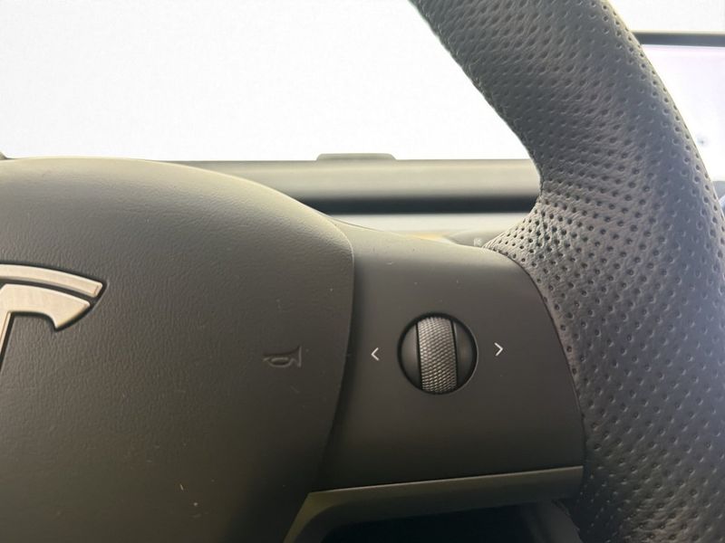 Tesla Model Y bild 16