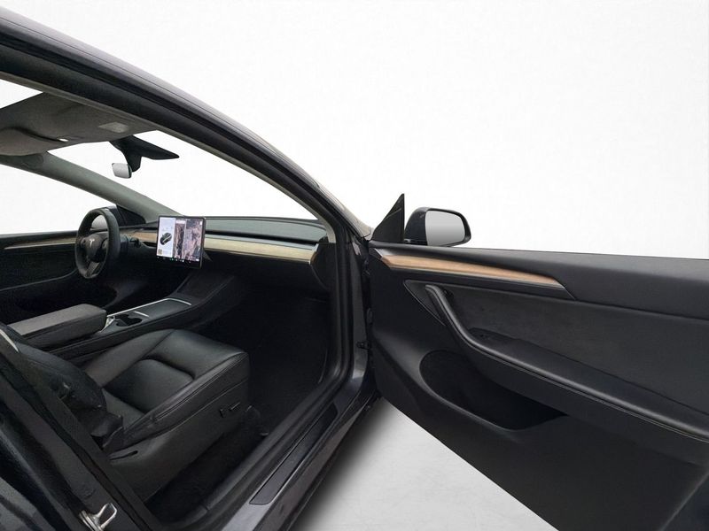 Tesla Model Y bild 27