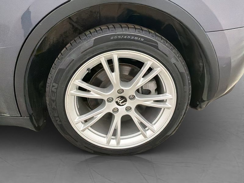 Tesla Model Y bild 33